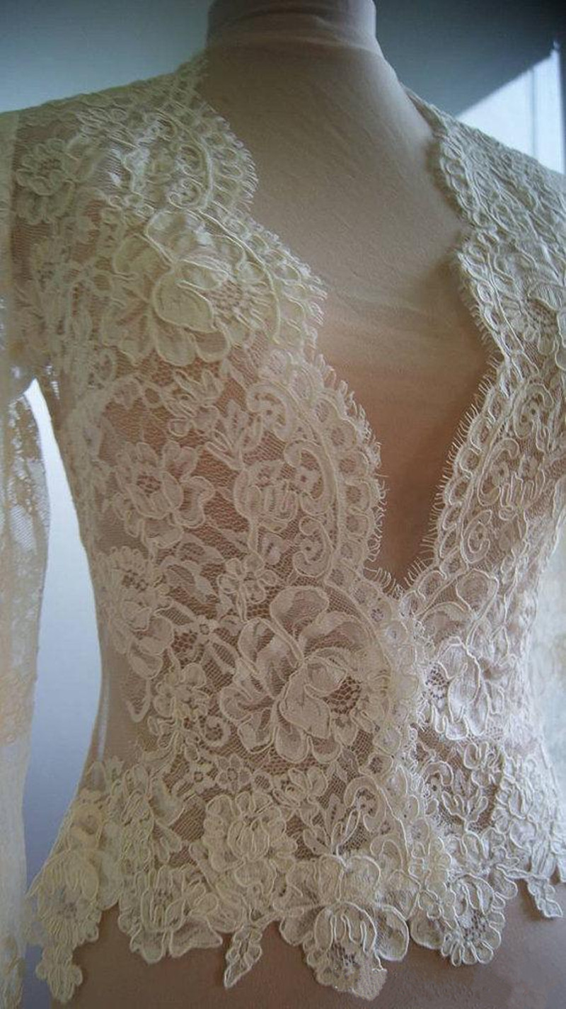 Vintage Wedding Wrap Bolero Jackets White Ivory Wedding Top Lace Long Sleeve Scalloped V Neck Custom Plus Size Bridal Accessories