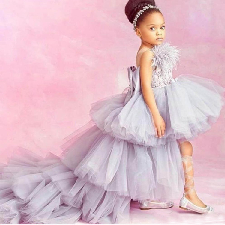 High Low Flower Girls Dresses For Wedding Ruffles Tiered Lace Appliqued Little Kids Pageant Dress Feather First Communion Dresses