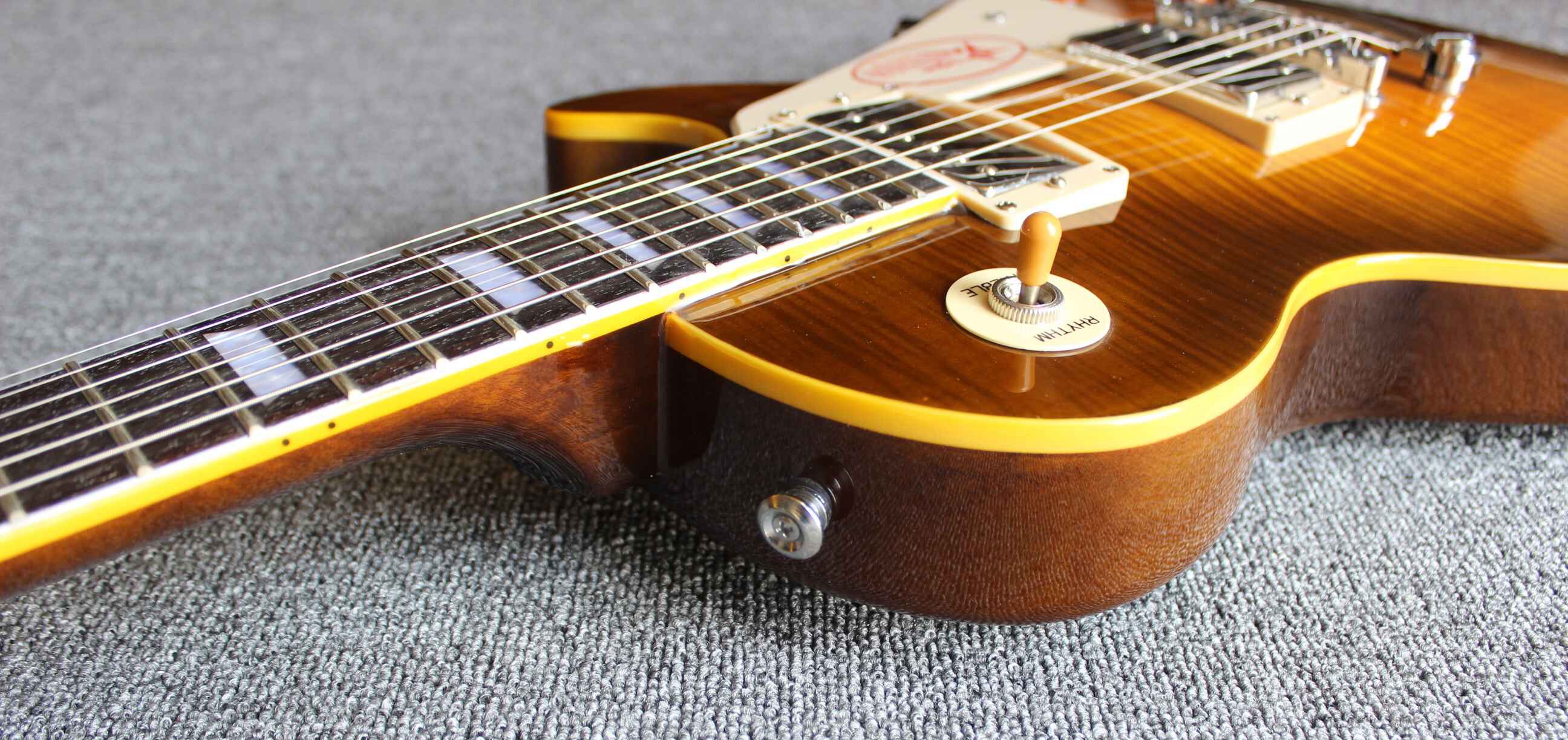 1959 R9 Big Fat Flame Maple Top Tobacco Sunburst Green Electric Guitar Yellow Binding, Rosewood Fingerboard, Custom Shop Star Pickguard
1959 R9 Big Fat Flame Maple Top Tobacco Sunburst Green Electric Guitar Yellow Binding, Rosewood Fingerboard, Custom Shop Star Pickguard