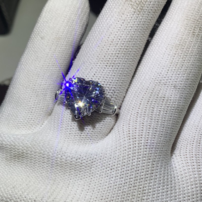 Sterg Sier Heart Ring: Cubic Zirconia & Moissanite Wedding Band 5890