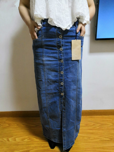 Autumn and winter women fashion loose single breasted water wash denim maxi skirt female trendy plus size jean casual bottom, Copper color button
Autumn and winter women fashion loose single breasted water wash denim maxi skirt female trendy plus size jean casual bottom, Copper color button
