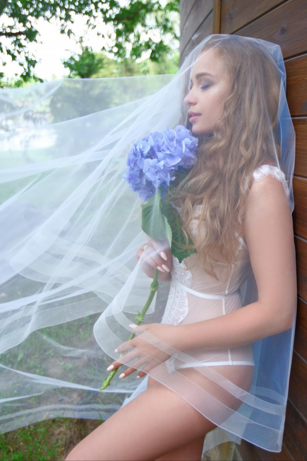Best Selling Simple Cheap Wedding Veils Three Meters Long Veils Tulle One Layer Cathedral Length Elegant Bridal Veil
