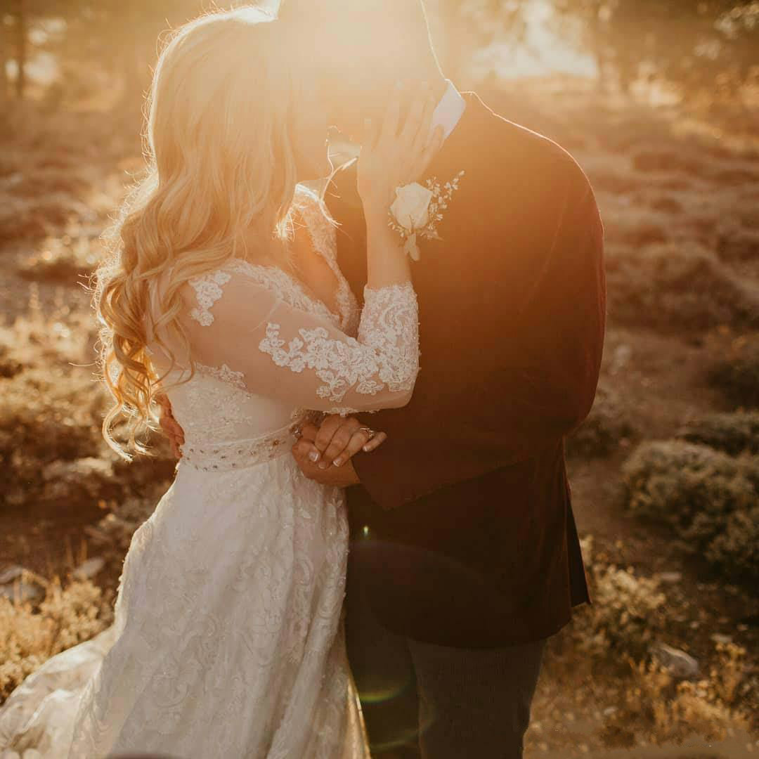 A Line Country Vintage Lace Wedding Dresses Illusion Long Sleeves Bridal Gowns Beaded Crystal Garden Plus Size Custom Made 0510