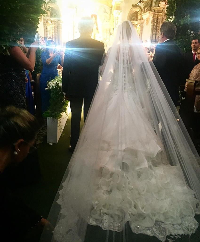 Vintage High Collar Wedding Dresses 2020 Long Sleeves Lace Applique Sequins Saudi Arabic Dubai Bridal Gowns with Tiered Ruffles Train