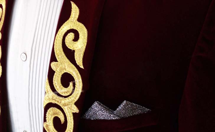 2019 Embroidery Velvet Mens Designer Jackets Shawl Lapel Black Burgundy Blue Groom Tuxedos Men Suits In Stock