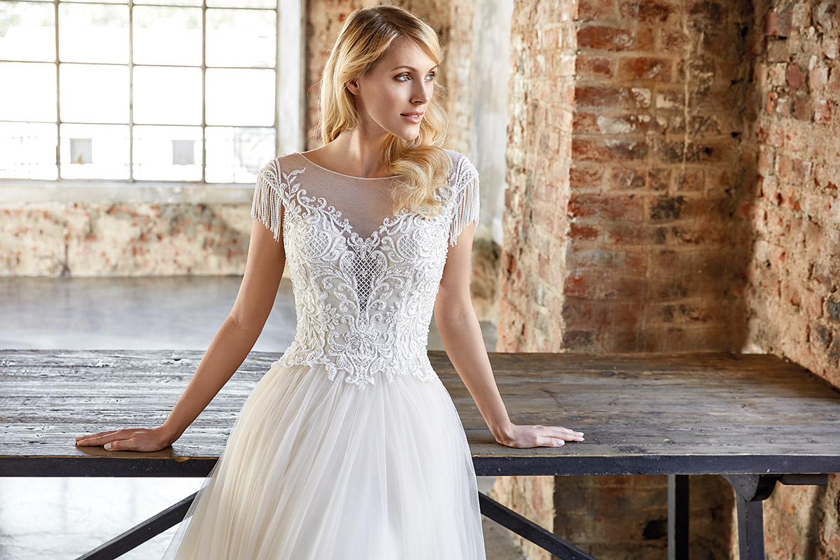 Vintage Plus Size Wedding Dresses Sheer Jewel Neck Lace Appliqued Tulle Bridal Gowns Eddy K 2019 Beach Wedding Dress