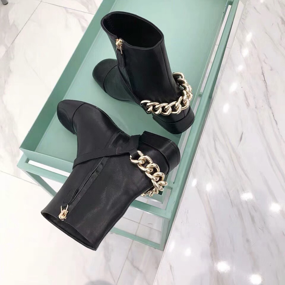 Fashion Designer Boots Black Leather With Chains Martin Boots Snow Boot Luxury Womens Lady Ankle Boots Winter Shoes
Fashion Designer Boots Black Leather With Chains Martin Boots Snow Boot Luxury Womens Lady Ankle Boots Winter Shoes