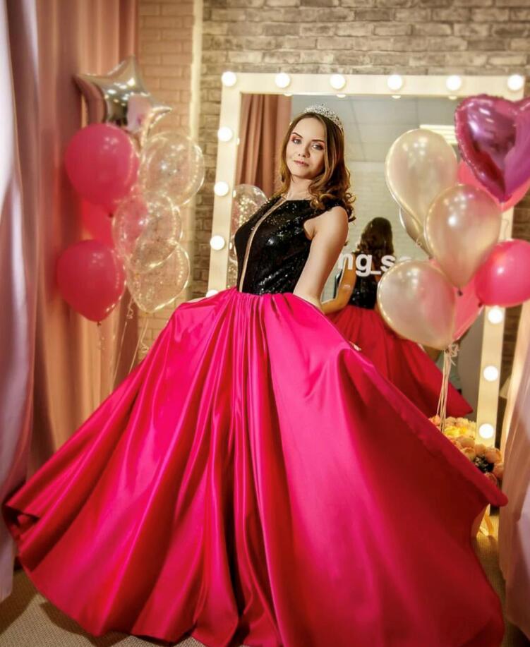 Quinceanera Dresses 2019 Modest Sweet 15 Ball Gown Sparkling Sequins Keyhole Debutante Gowns Vestidos De 15