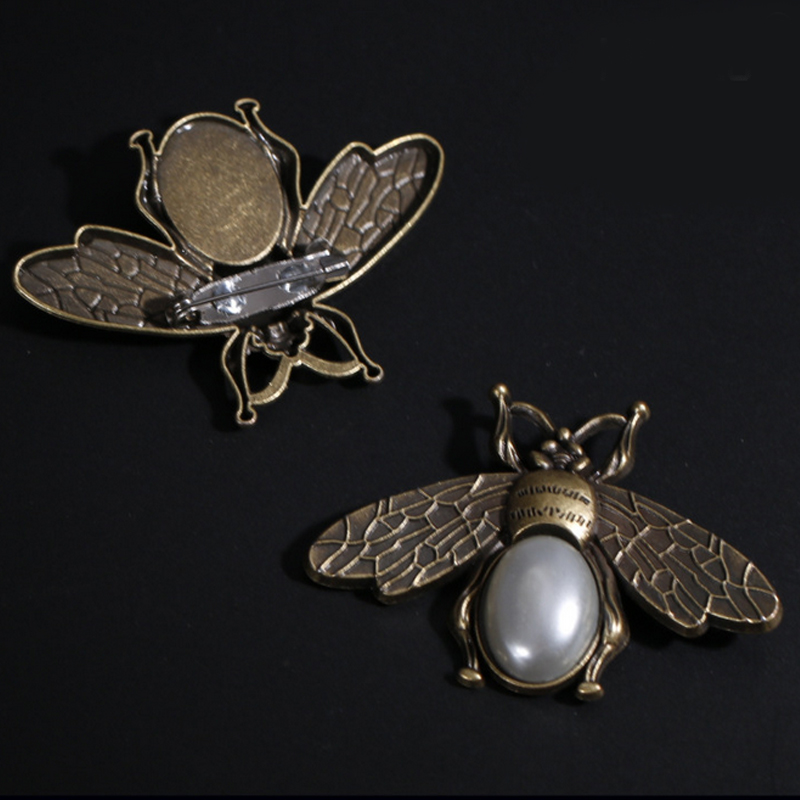 Vintage Bronze Bee Brooch Women Retro Bee Brooch Suit Lapel Pin Fashion Jewelry Accessories Wholesale Price, Gray
Vintage Bronze Bee Brooch Women Retro Bee Brooch Suit Lapel Pin Fashion Jewelry Accessories Wholesale Price, Gray