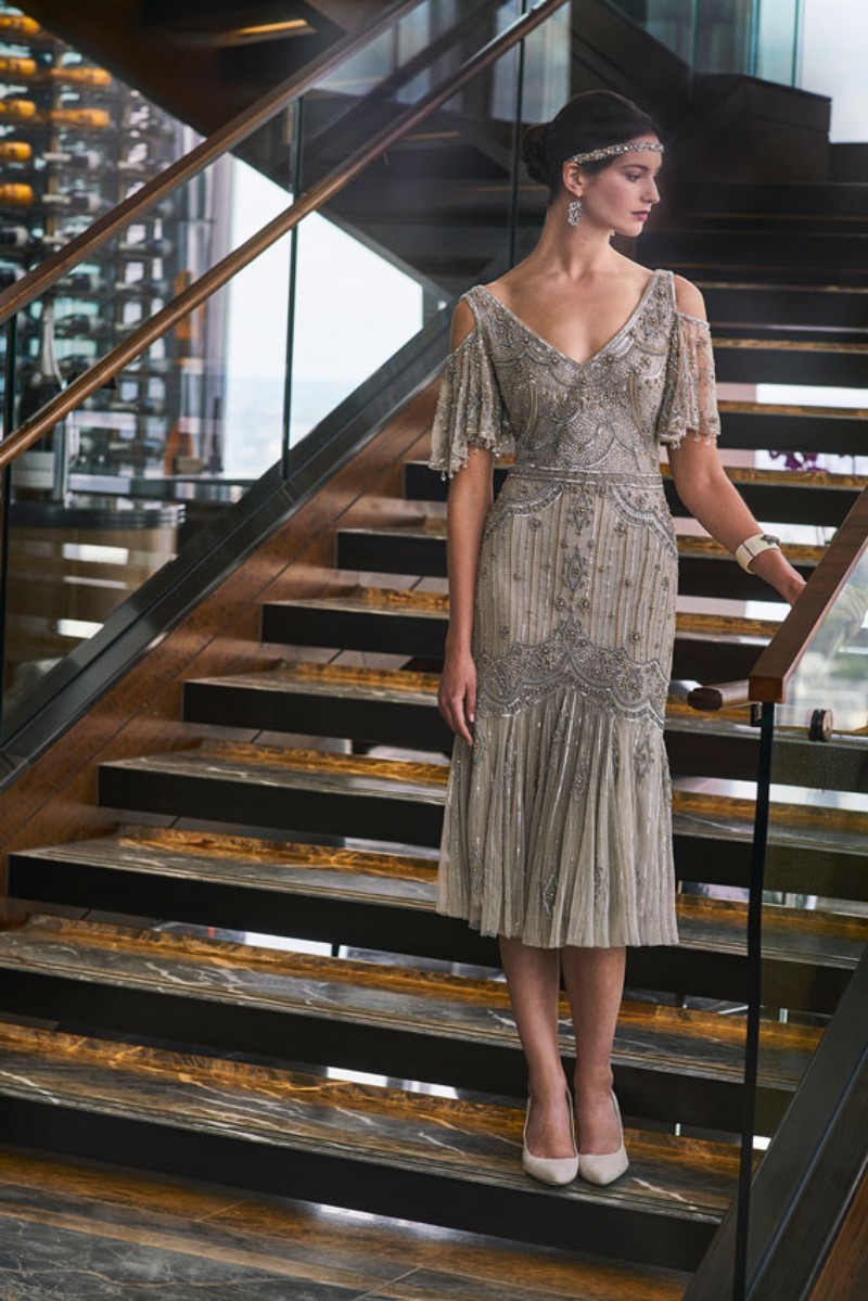 Modest Gillharvey Sheath Mother Of The Bride Dresses V Neck Crystal Short Length Ruched Lace Princess Gown Tea Length Wedding Guest Dress