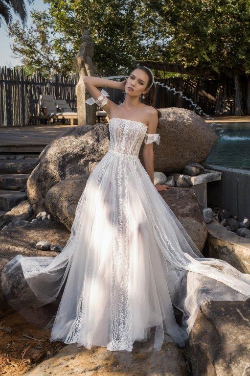 2020 Boho Wedding Dresses Strapless Aplliqued Beaded Sleeveless Lace Bridal Gown Ruffle Sweep Train Custom Made Robes De Mariée