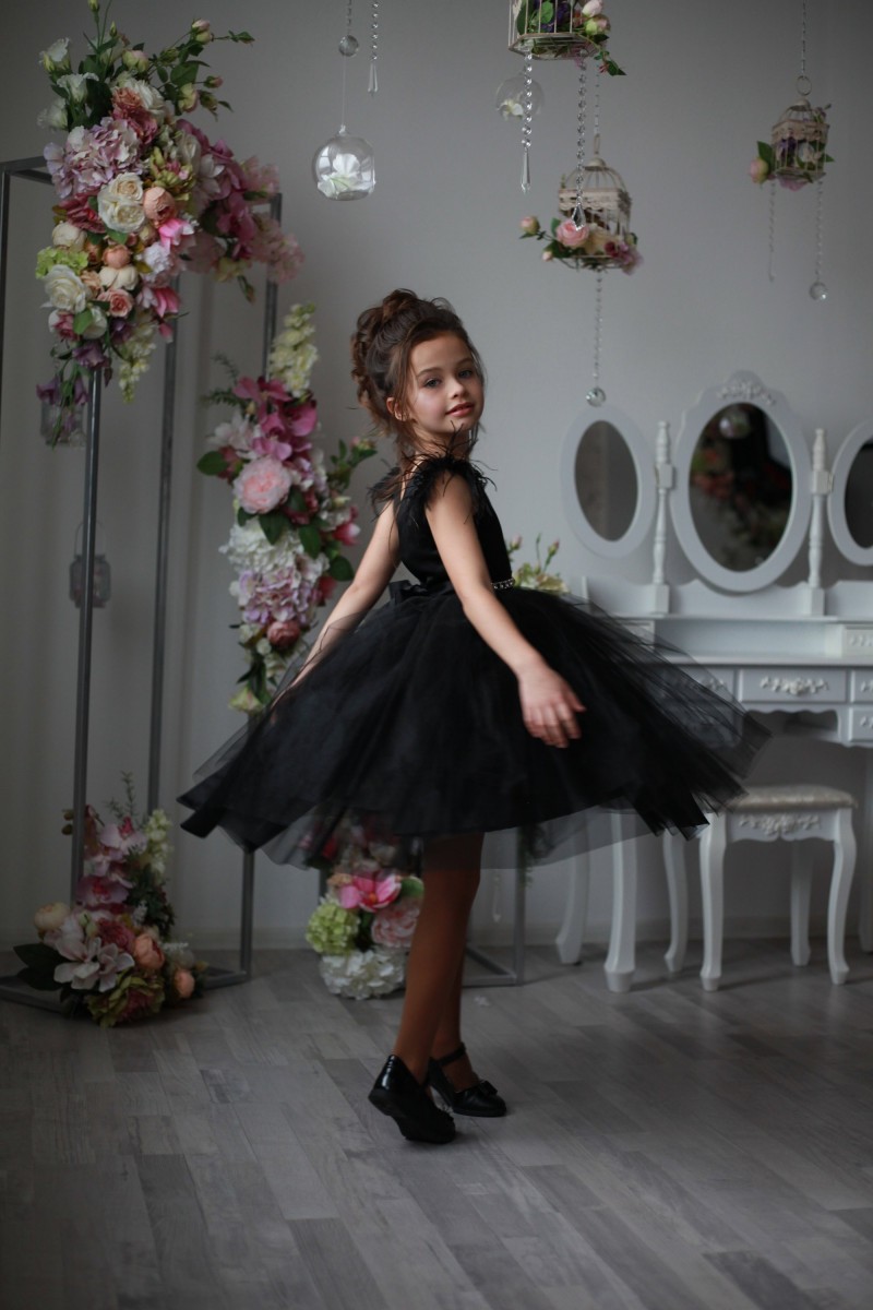 Amazing Black Feather Backless Flower Girl Dresses For Wedding Beaded Pageant Gowns Knee Length Kids Tulle First Holy Communion Dress