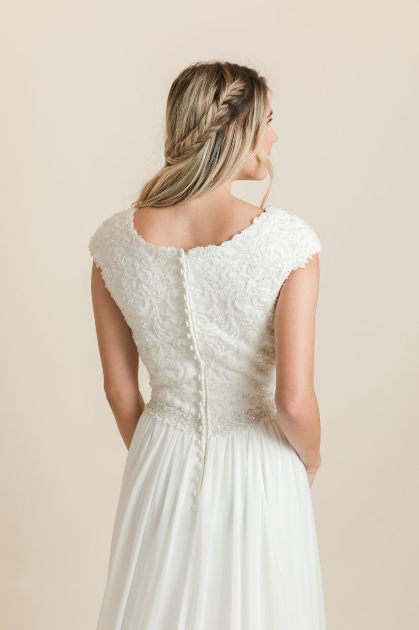 Lace A-e Beaded Appliques Modest Wedding Dresses With Cap Sleeves V Neck Buttons Back Informal LDS Bridal Gowns Custom Made Bride Dr 280H