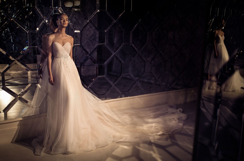 Elihav Sasson 2019 Wedding Dresses With Cape Lace Beads Sheer Neck Tulle Boho Country Wedding Dress Bridal Gown robe de mariée