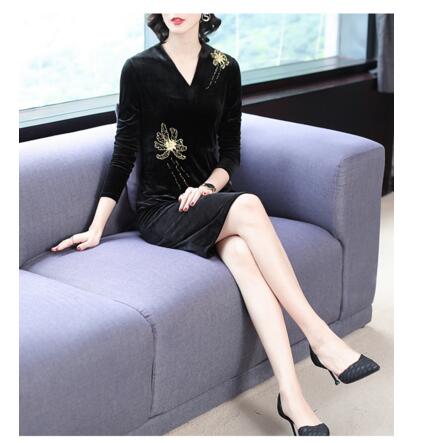 Gold velvet early fashion v-neck temperament heavy industry embroidery a-line skirt, Black
Gold velvet early fashion v-neck temperament heavy industry embroidery a-line skirt, Black