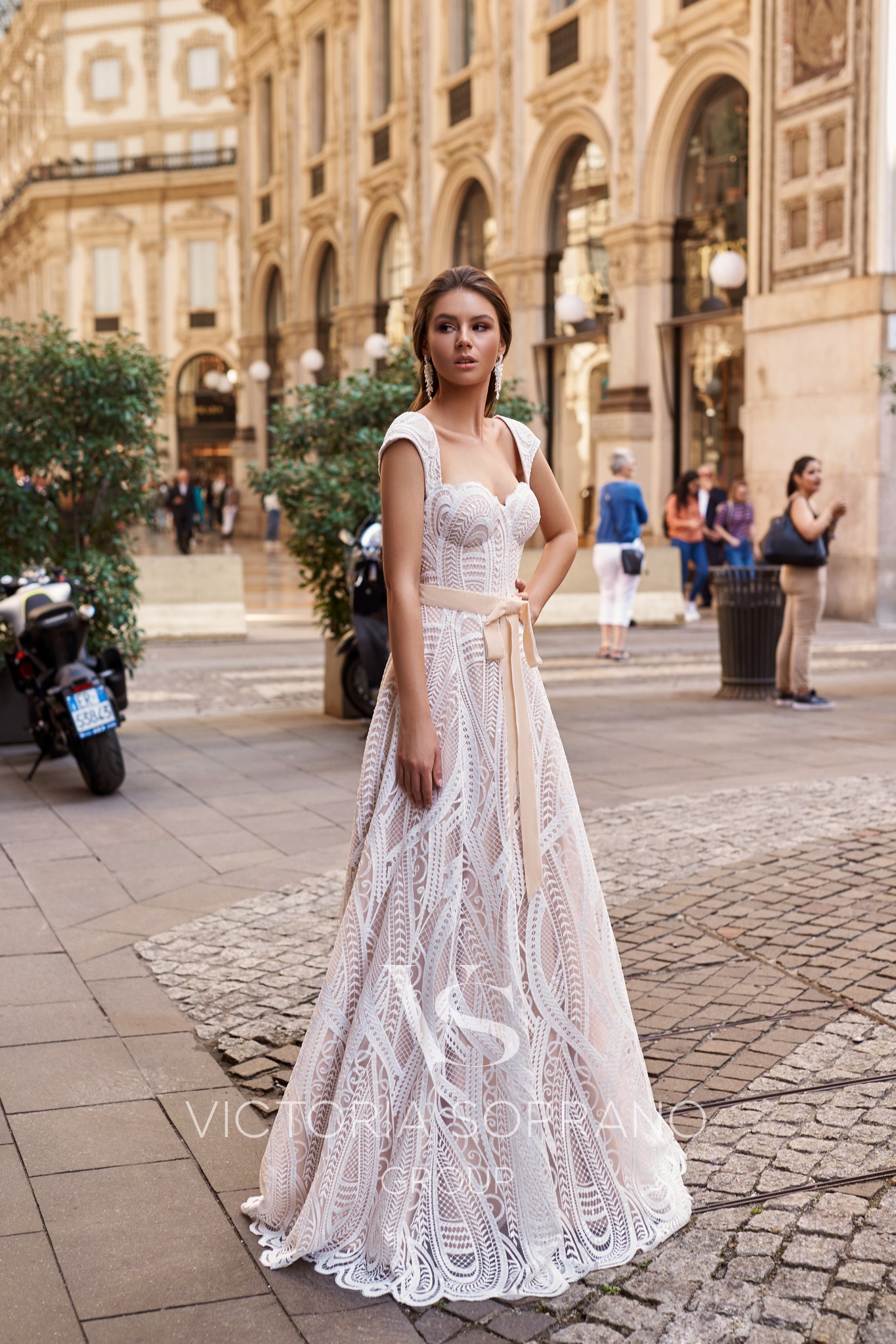 2020 Bohemian Wedding Dresses With Champagne Lining Lace Off The Shoulder Wedding Dress Plus Size A Line Robes De Mariée Sweep Train