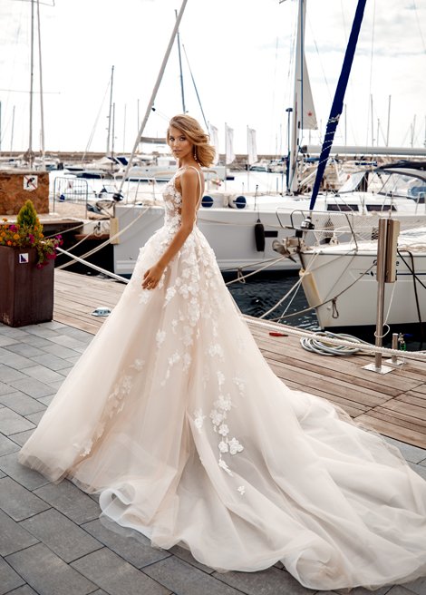 Sale A Hot Line Backless Lace Wedding Dresses Spaghetti Straps V Neck Bridal Gowns Sweep Train 3D Appliqued Tulle Vestidos De Novia ppliqued estidos