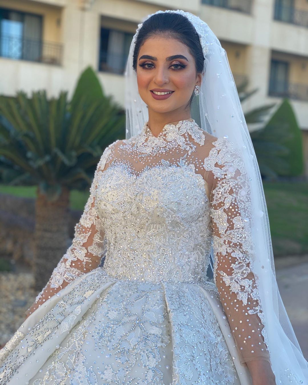 2020 Plus Size Arabic Aso Ebi Sparkly Sexy Vintage Wedding Dresses Lace Crystals Bridal Dresses Long Sleeves Wedding Gowns ZJ506
