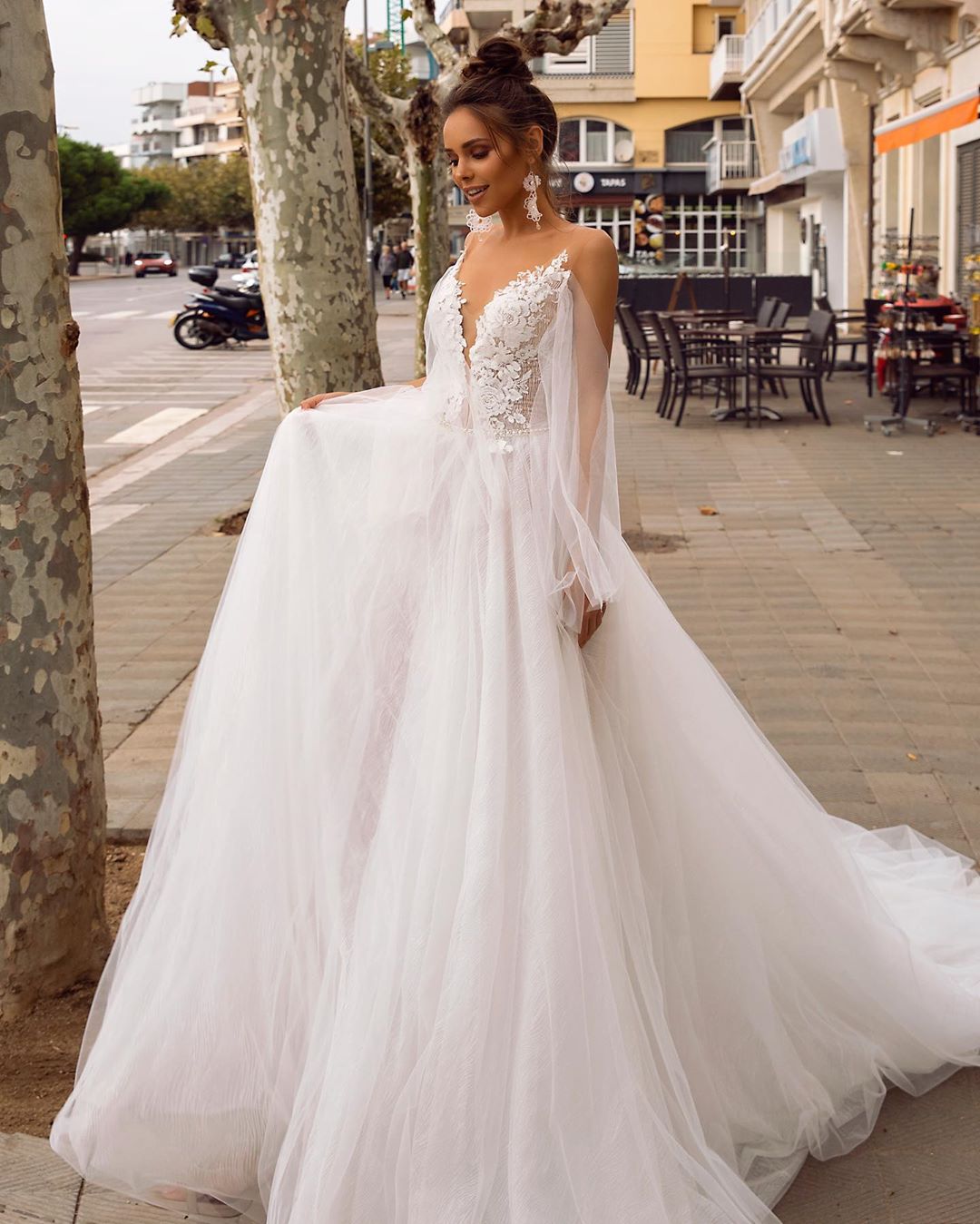 Line Fabulous A Lace Backless Wedding Dresses Deep V Neck Beaded Long Sleeves Bridal Gowns Sweep Train Tulle Robe De Marie