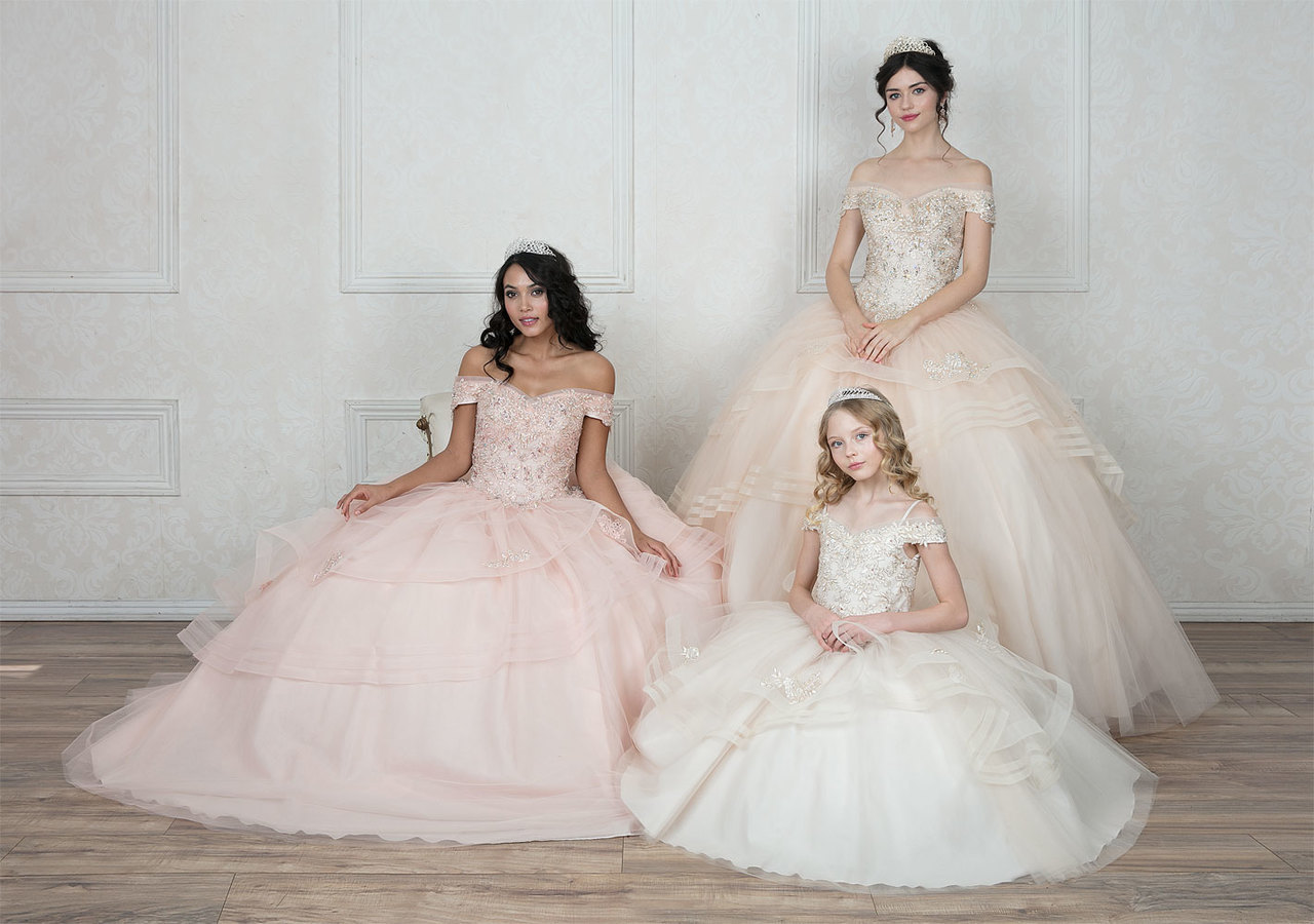 Elegant Off Shoulder Flower Girls Dresses Tulle Tiered Princess Ball Gowns Pageant Dresses Applique Lace Up Back Wedding Dress