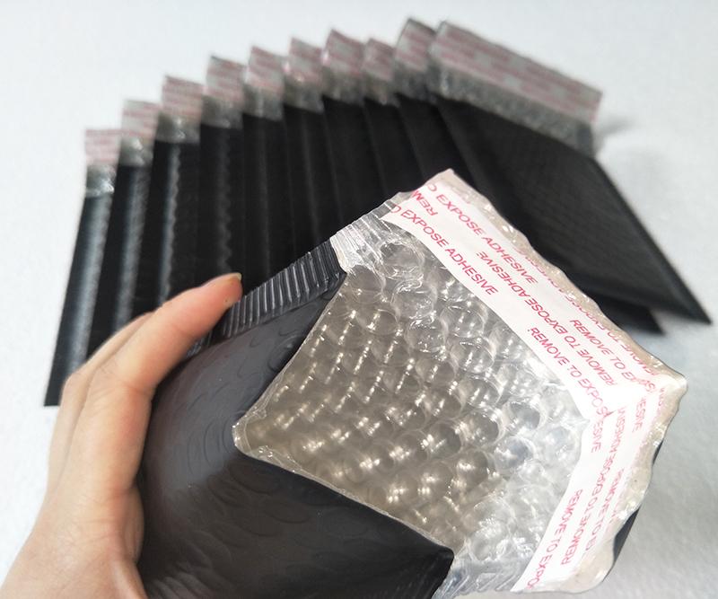 100pcs 110*130mm Matte Black Bubble Envelopes Bags Mailers Padded Shipping Envelope With Bubble Mailing Aluminum foil bags