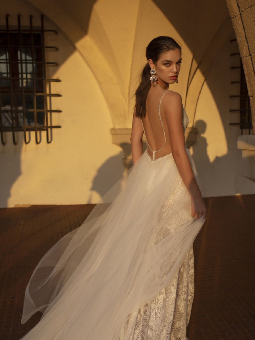 Lian Rokman Mermaid 2020 Wedding Dresses V Neck Appliqued Lace Overskirts Bridal Gowns Backless Robe De Mariée