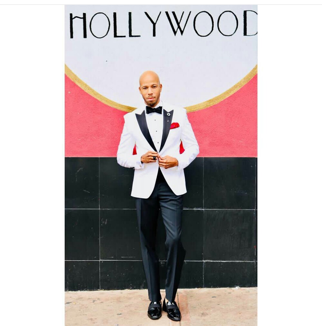 new high quality black and white groom tuxedos peaked lapel groomsmen mens wedding business prom suits jacketpants
