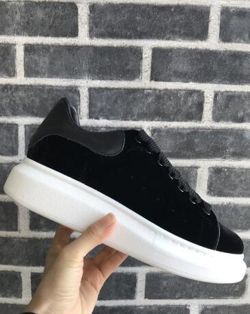 Men Women Fashion Black Velvet Casual Shoes Beautiful Platform Designers Leather Solid Colors Dress Sports Shoe, Original box
Men Women Fashion Black Velvet Casual Shoes Beautiful Platform Designers Leather Solid Colors Dress Sports Shoe, Original box