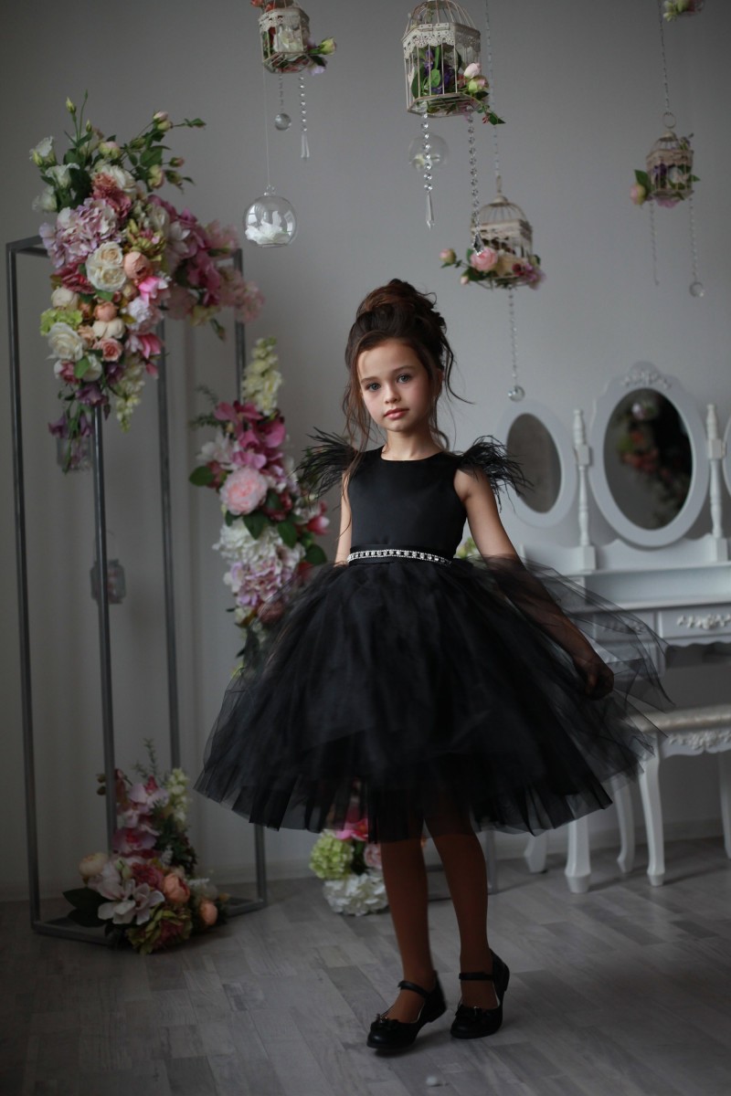 Amazing Black Feather Backless Flower Girl Dresses For Wedding Beaded Pageant Gowns Knee Length Kids Tulle First Holy Communion Dress