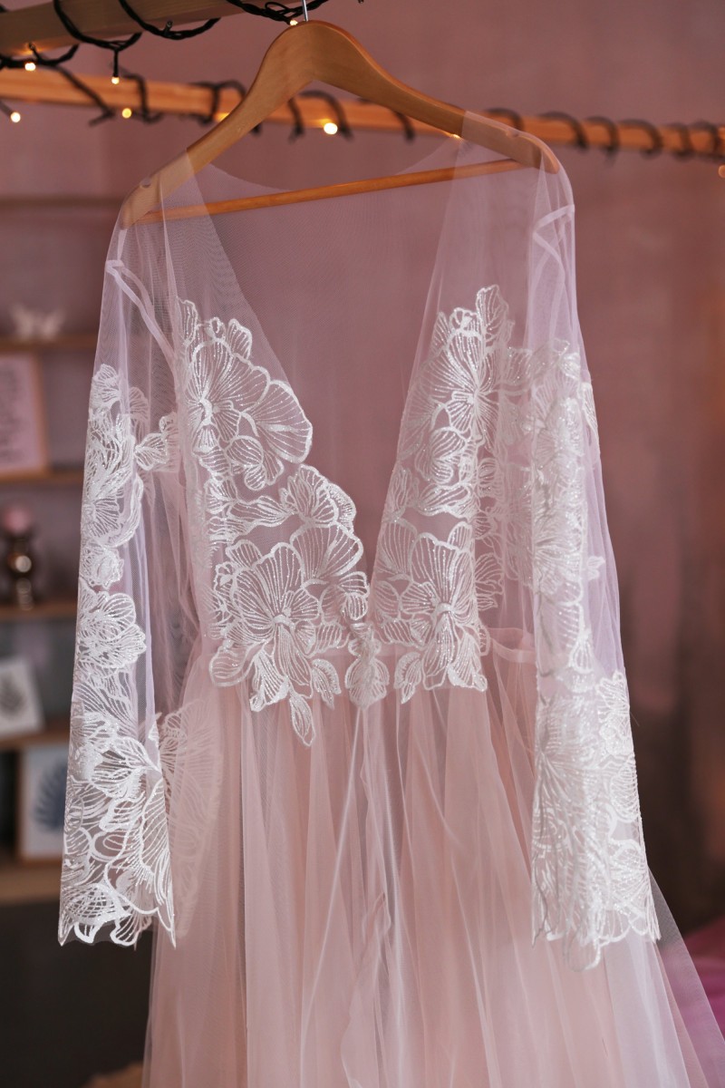 Sexy Wedding Robes Gown Sets For Women Deep V Neck Lace Appliques Custom Long Sleeve Lingerie Bridal Sleepwear Nightgown Bathrobes
