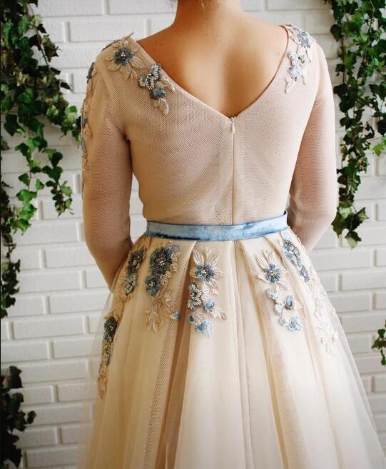 2020 Elegant Prom Dresses Lace 3D Floral Appliqued Side Split Evening Dress A Line V Neck Custom Made Special Occasion Gowns