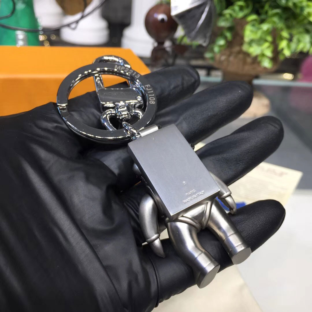 High quality alloy key chain latest design astronaut fashion brand car key chain fashion lady bag pendant, 2020 L VIP key chain matching box
High quality alloy key chain latest design astronaut fashion brand car key chain fashion lady bag pendant, 2020 L VIP key chain matching box