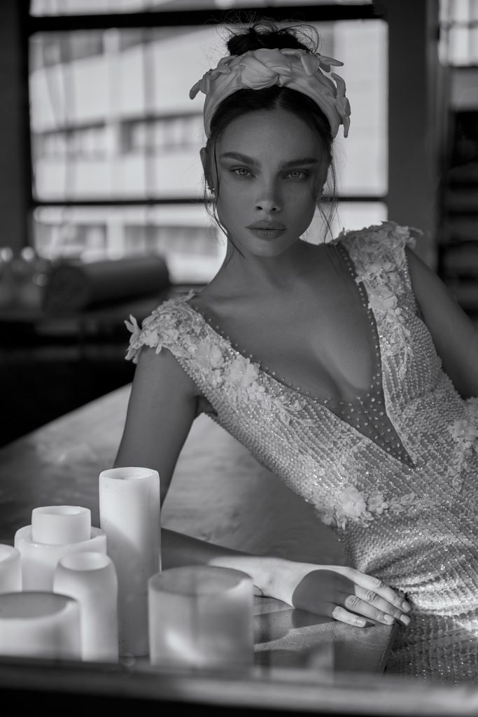 Sexy Julie Vino Beach Wedding Dresses With Detachable Train Lace Appliques Glitter Abiti Da Sposa Custom Made Backless Boho Wedding Gowns