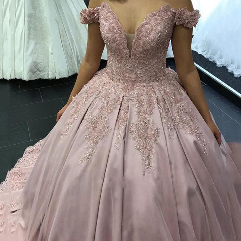 Off Shoulder Lace Ball Gown Prom Quinceanera Dresses 2020 with Beaded Appliques Sweep Train Lace Up Sweet 16 Formal Evening Party Gowns