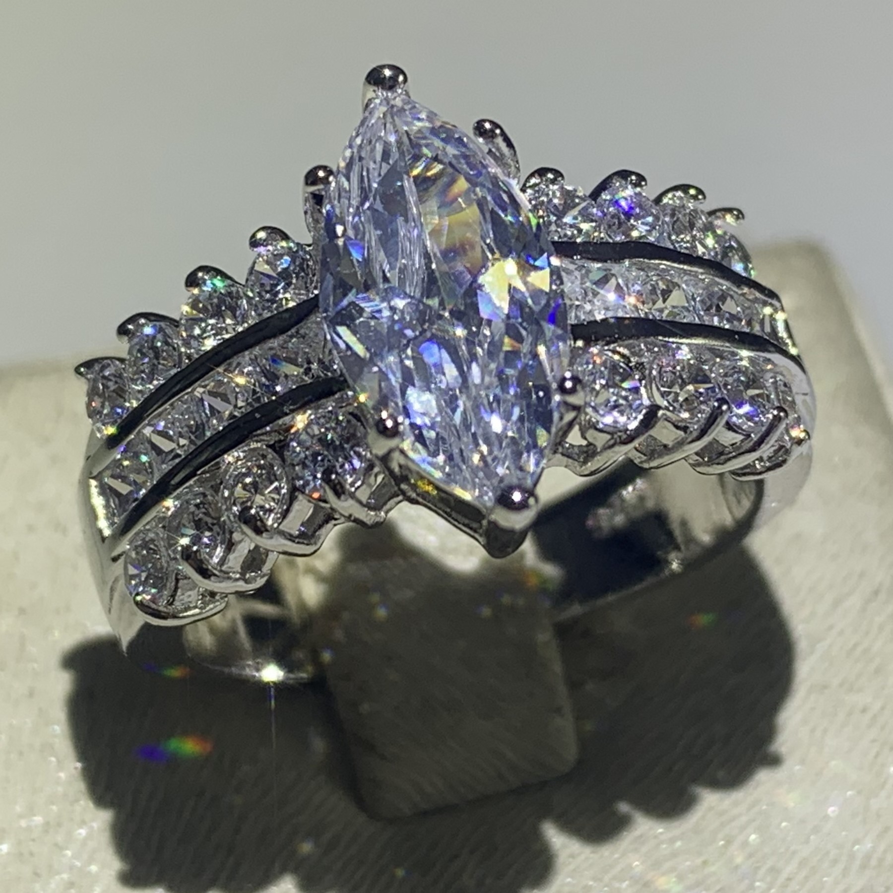 2019 New Arrival Luxury Jewelry 925 Sterling Silver Marquise Cut White Topaz CZ Diamond Promise Rings Wedding Engagement Band Ring for Women