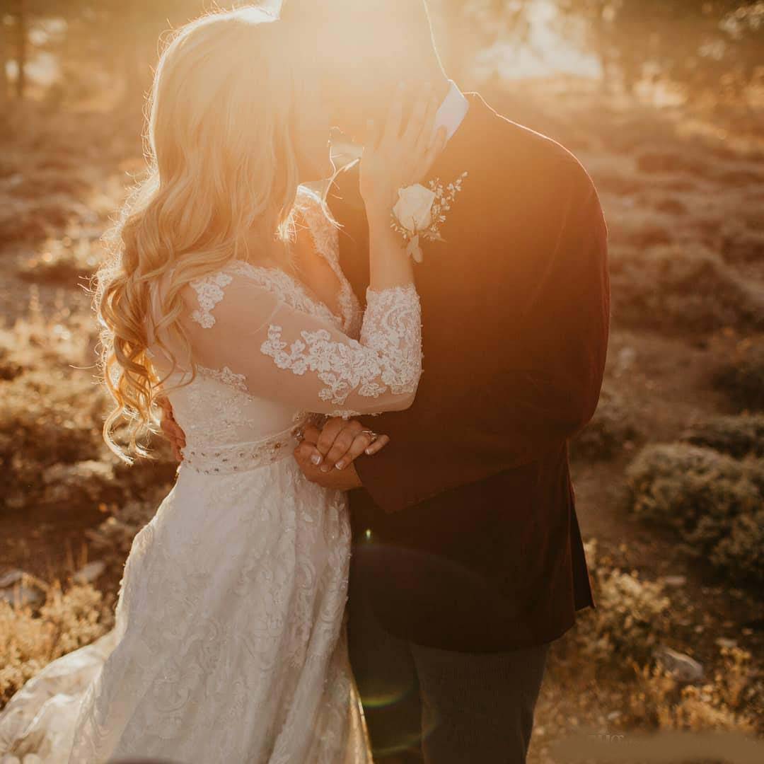 2020 New Fashion Country Lace Wedding Dresses Plus Size Applique V Neck Court Train Wedding Dress Bridal Gowns vestido de novia