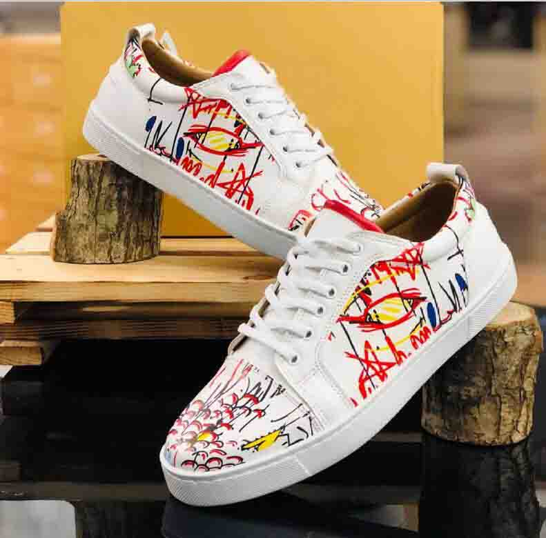Designer Sneakers Studded Spikes Shoes mens trainers Red Bottom mens flat Shoes glitter graffiti Party Wedding Shoes wholesale
Designer Sneakers Studded Spikes Shoes mens trainers Red Bottom mens flat Shoes glitter graffiti Party Wedding Shoes wholesale