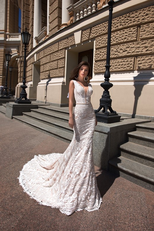 Julie Vino Mermaid Dresses Deep V Neck Lace Appliqued Sweep Train Backless Wedding Dress Bead Belt Country Style Beach Bridal Gowns