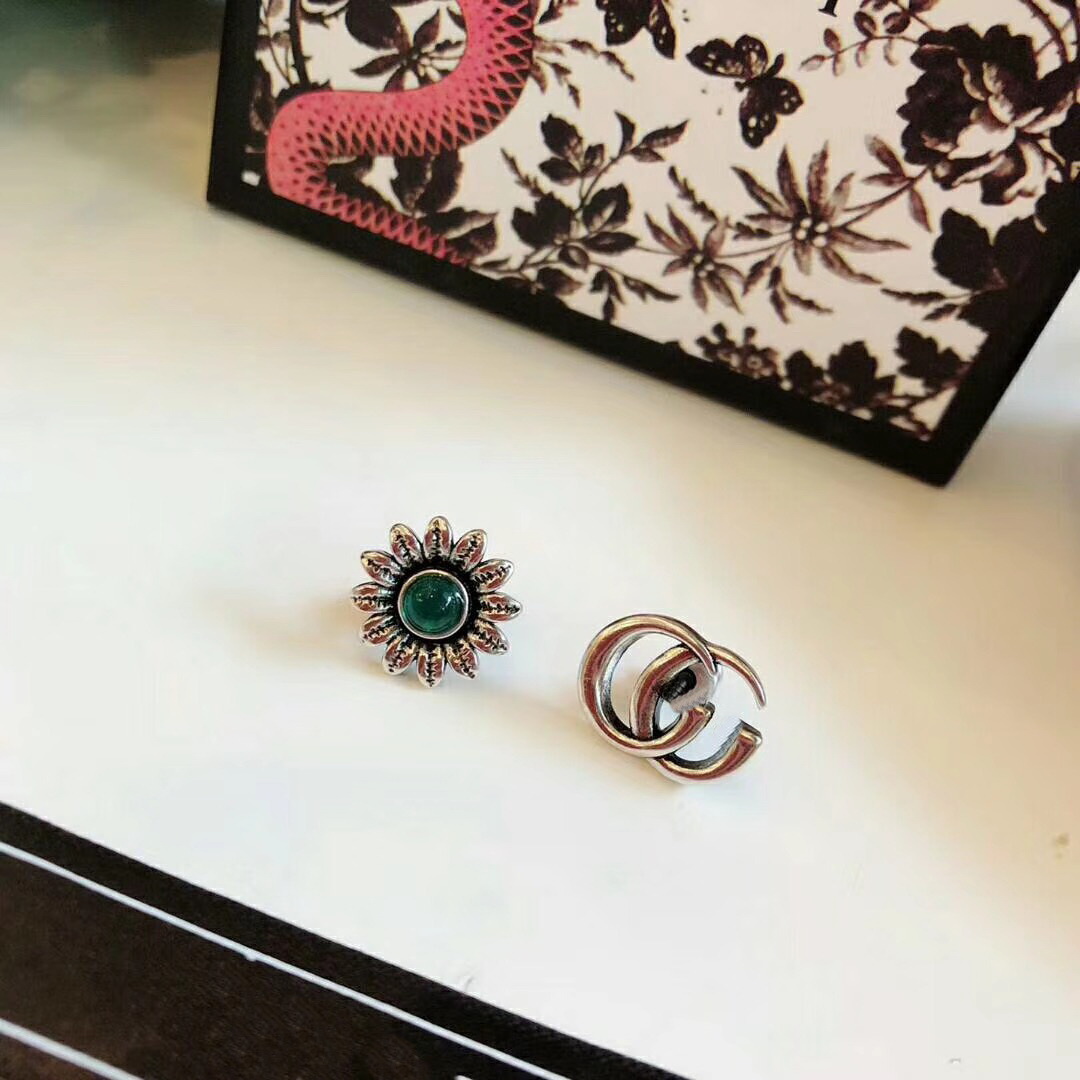 Hot Sale Retro Fashion Lady Women Brass Emerald Engraved Flower G Letter Silver Plated Stud Earrings
Hot Sale Retro Fashion Lady Women Brass Emerald Engraved Flower G Letter Silver Plated Stud Earrings