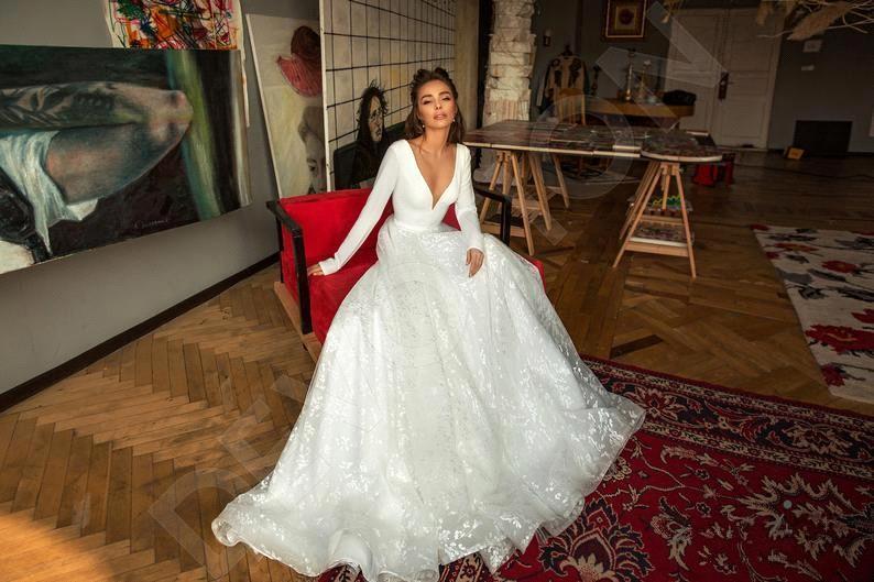 vintage cheap Robe de mariee Vintage Long Sleeves Lace Satin Wedding Dresses Sexy Deep V Neck Backless Bridal gowns for Wedding, Purple
vintage cheap Robe de mariee Vintage Long Sleeves Lace Satin Wedding Dresses Sexy Deep V Neck Backless Bridal gowns for Wedding, Purple