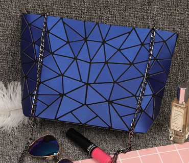 New Women Chain Shoulder Bag Luminous sac Bao Bag Fashion Geometry Messenger Bags Plain Folding Crossbody Bags Clutch bolso, As pictures coffee (#8065)
New Women Chain Shoulder Bag Luminous sac Bao Bag Fashion Geometry Messenger Bags Plain Folding Crossbody Bags Clutch bolso, As pictures coffee (#8065)