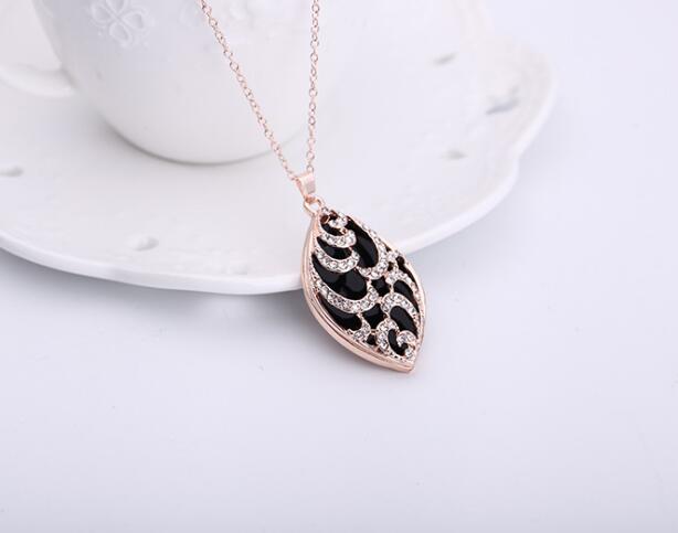 Bridal Jewelry Sets for Wedding decorations Wedding accessories Necklace set with two pieces earrings wedding jewelry