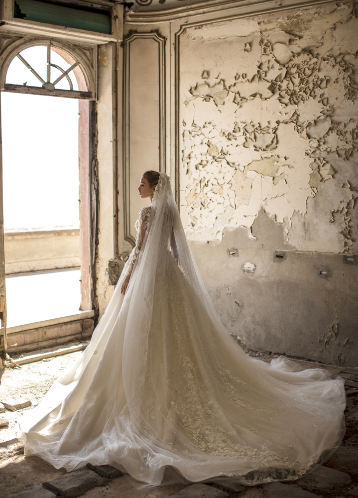 Beach Wedding Dresses Deep V Neck Long Sleeves Lace Appliques Country Bridal Gowns A Line Sweep Train Boho Wedding Dress Plus Size
