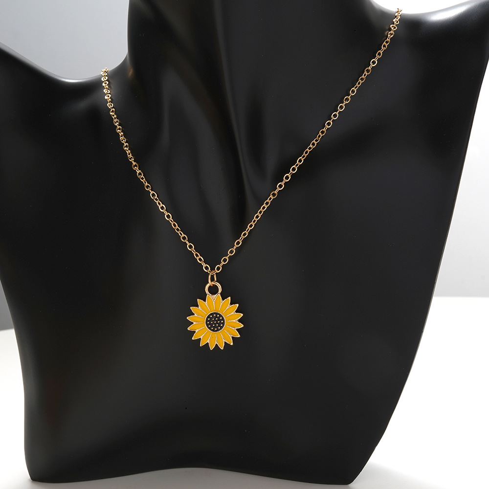 Simple Sunflower Pendant Necklaces 2020 Summer New Arrival Vintage Fashion Daily Jewelry Cute Sweater Necklaces for Women Birthday Gift