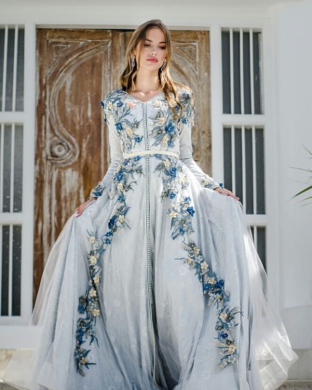 2020 Arabic Dubai Blue Prom Dresses V Neck 3D Floral Appliques Long Sleeve Evening Gowns A Line Sweep Train Special Occasion Dress