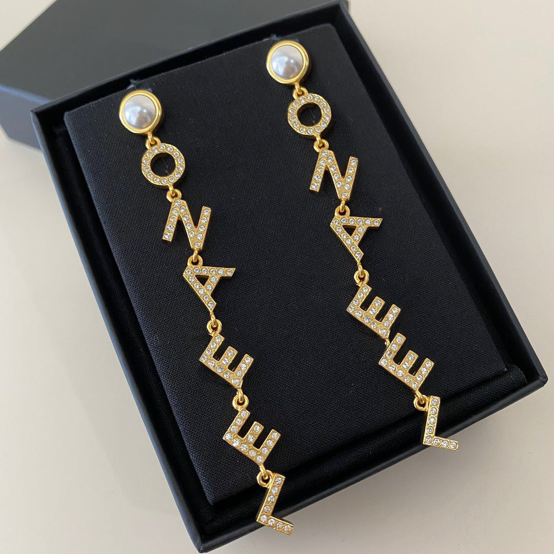 Fashion brand Have stamps designer earrings for lady women Party wedding lovers gift engagement luxury jewelry With BOX CHB0419, Silver
Fashion brand Have stamps designer earrings for lady women Party wedding lovers gift engagement luxury jewelry With BOX CHB0419, Silver