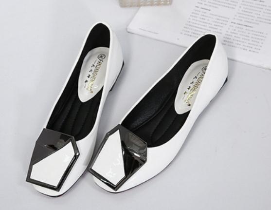 2018 Women's shoes in Spring and Autumn with New style flat bottom Square head Shallow mouth, Black
2018 Women's shoes in Spring and Autumn with New style flat bottom Square head Shallow mouth, Black