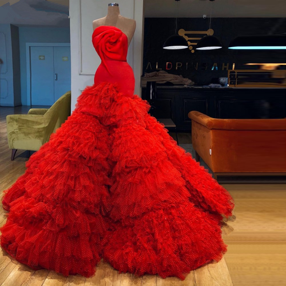 2020 Red Trumpet Evening Dresses Strapless Ruched Puffy Tiered Ruffles Dubai Arabic Prom Party Gowns Special Occasion Dress Formal Wear