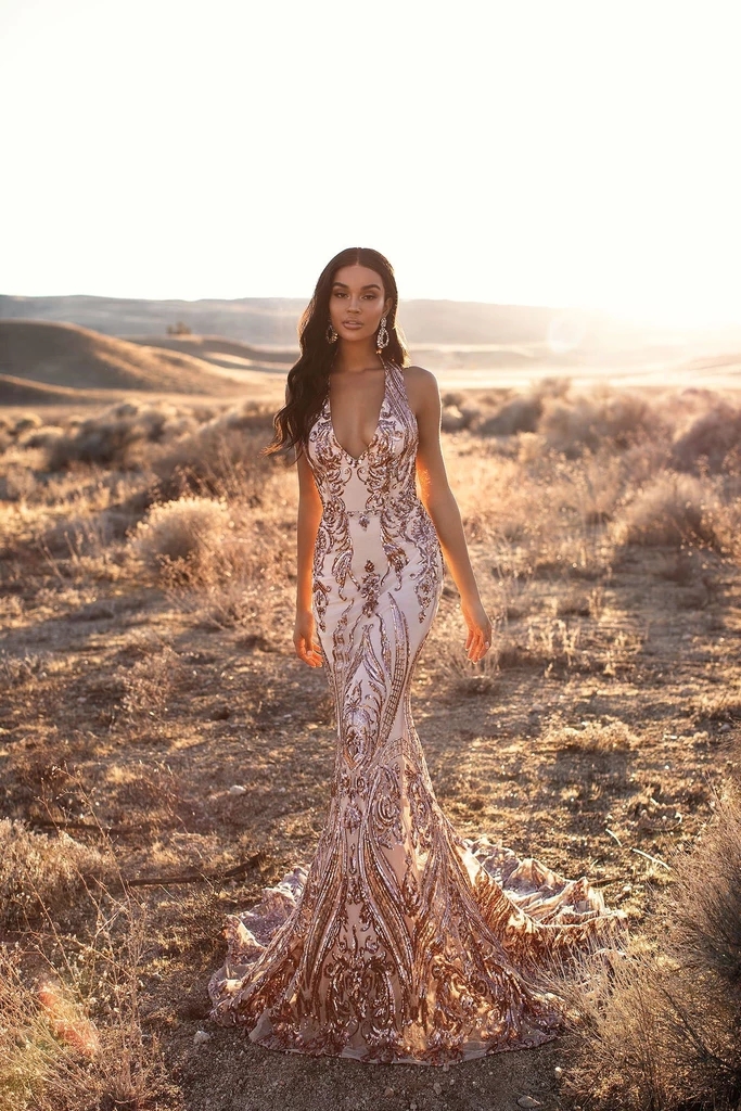 Arabic Sparkly Mermaid Prom Dresses Sexy Deep V Neck Backless Evening Gowns Gold Appliques Formal Party Runway Fashion Dress