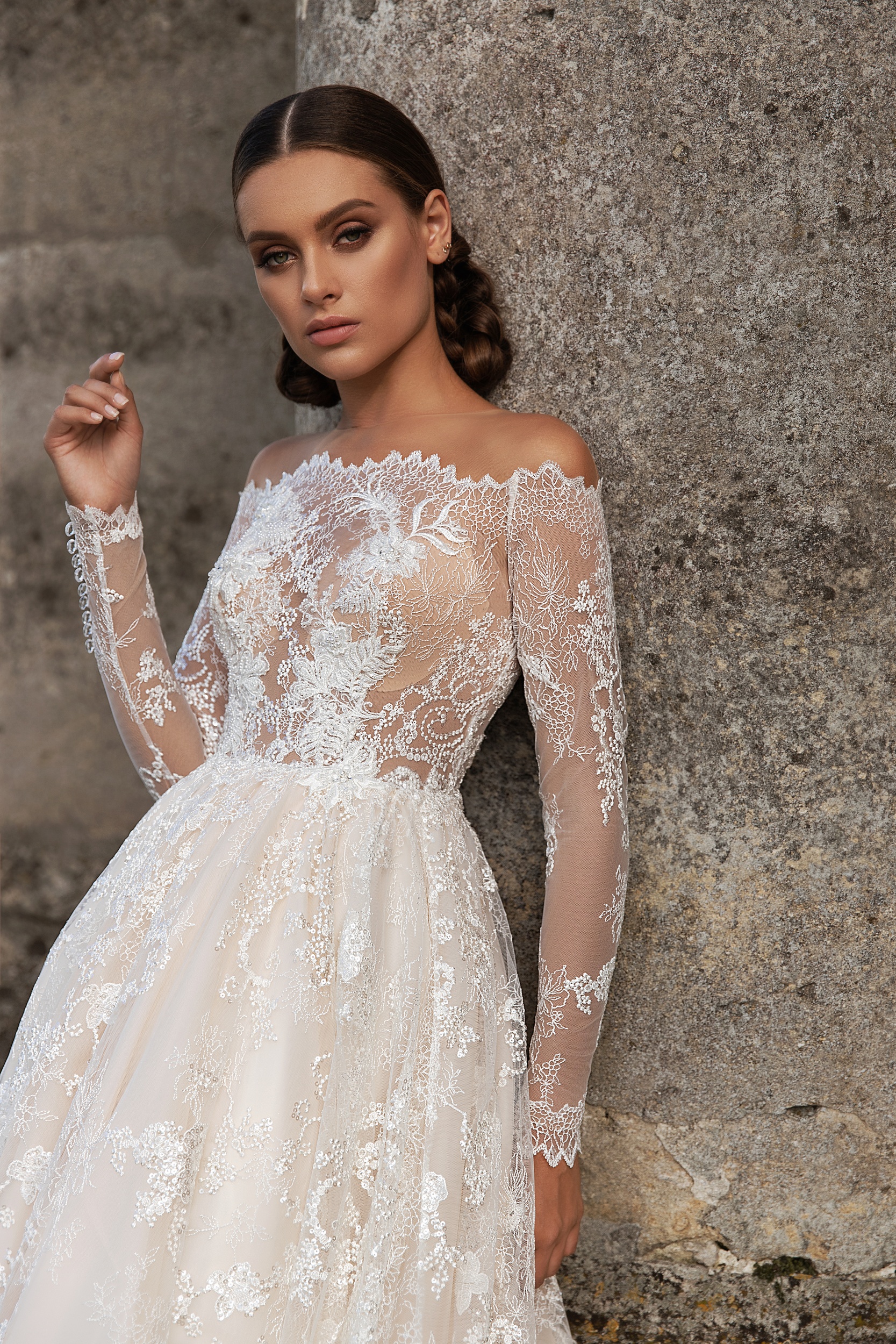 2020 New Long Sleeve Wedding Dresses Sheer Bateau Neck Lace Appliqued Bridal Gowns A Line Beach Wedding Dress